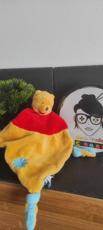doudou Winnie L'ourson disney baby orange jaune bleu kiabi nicotoy Disney fleur