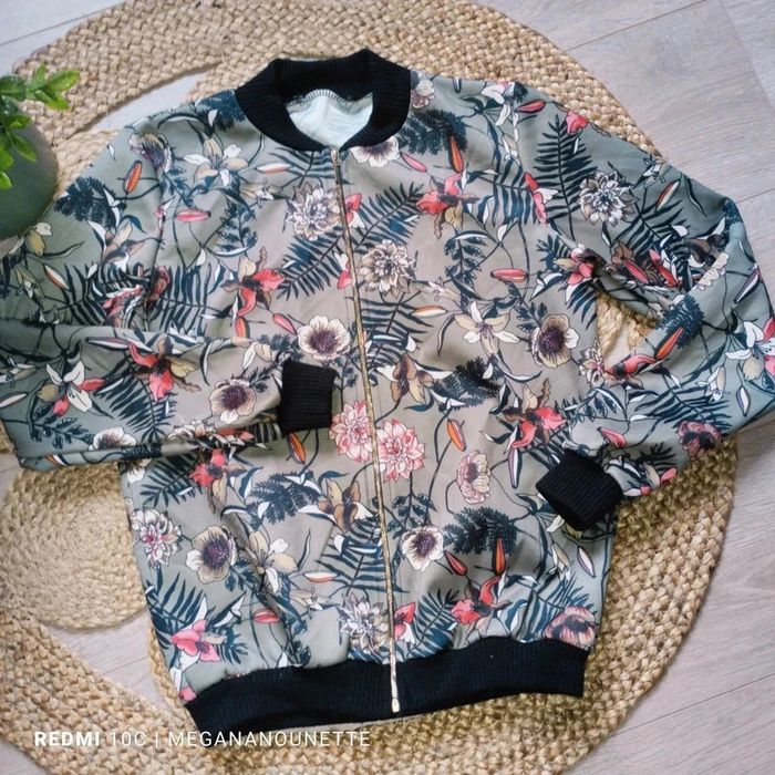 🌺 Veste Femme – Boutique Indépendante – Taille 38 🌺 Style floral affirmé & coupe casual chic - photo numéro 2