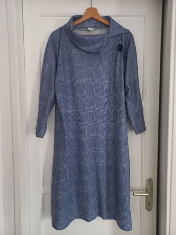 Robe bleue à carreaux