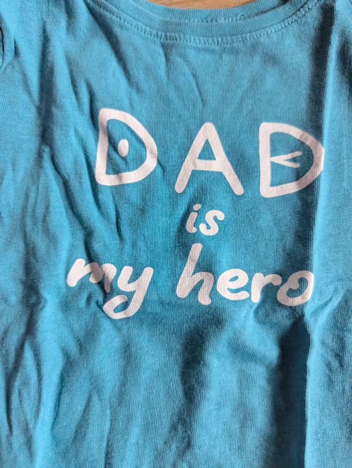 T-shirt manches courtes, Dad is my Hero 18 mois - photo numéro 2