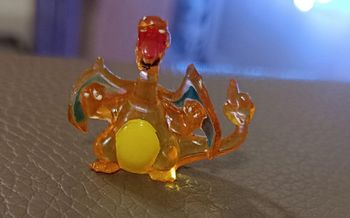 Figurine translucide Dracaufeu pokémon rare