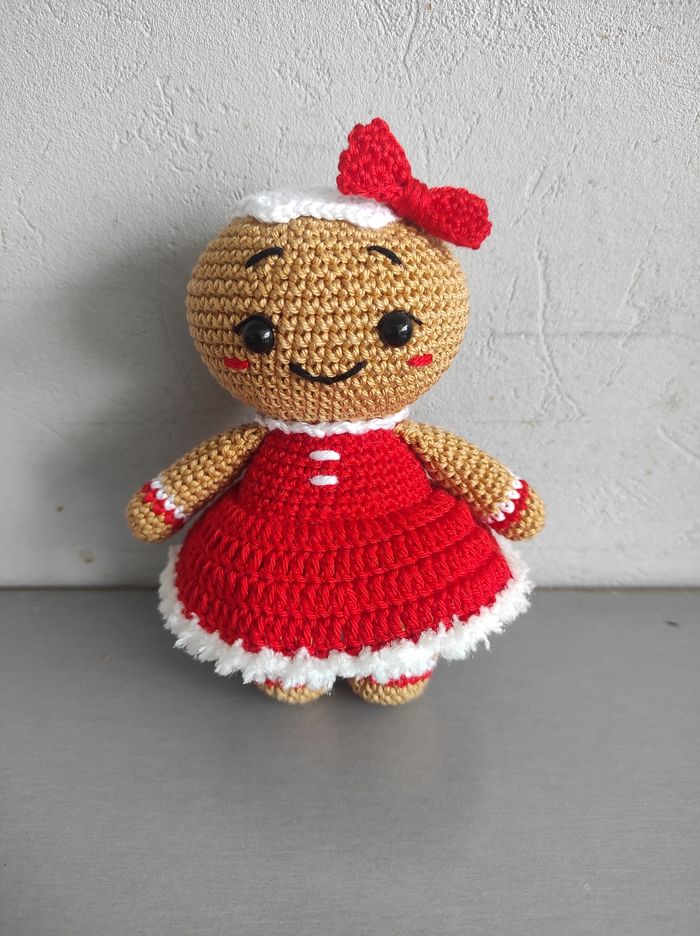 Bonhomme en pain d'épices fille ou gingerbread au crochet