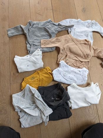 Lot de bodies taille 1 mois