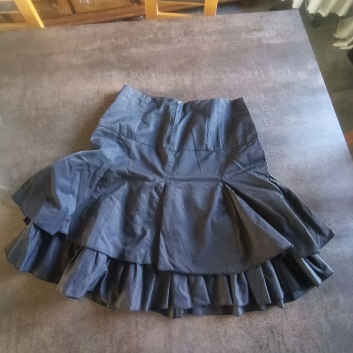 Jupe noire - photo numéro 3