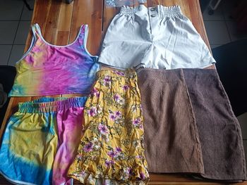 Lot 3 jupes 1 short 1 jpyjashort