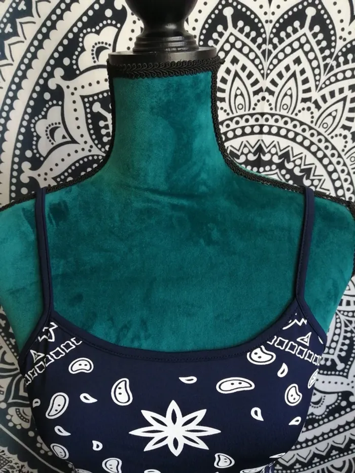 Top marine court style foulard motifs bandana / shein / (S) - photo numéro 3