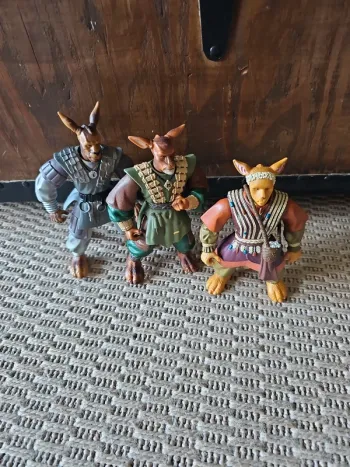 Figurine kangourou guerriers de la vertue vintage