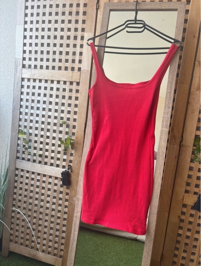 Robe rouge courte à bretelles, taille S, de chez Bershka. - photo numéro 5