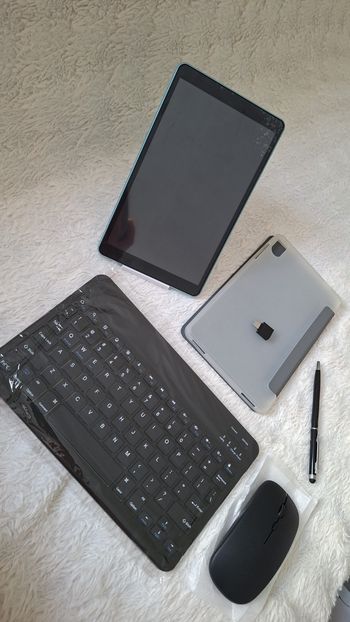 Tablette Teclast P85T + clavier Bluetooth + souris + stylet + coque