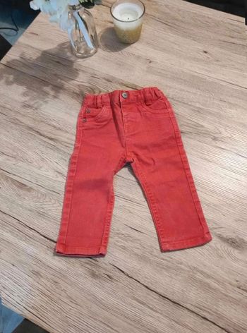 Jeans rouge  tape  à  l'oeil  9  mois