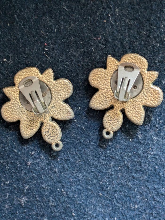 Boucles d'oreilles fleurs a clips - photo numéro 3