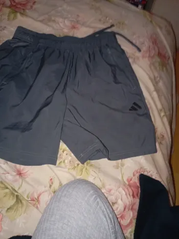 Short adidas état neuf t m