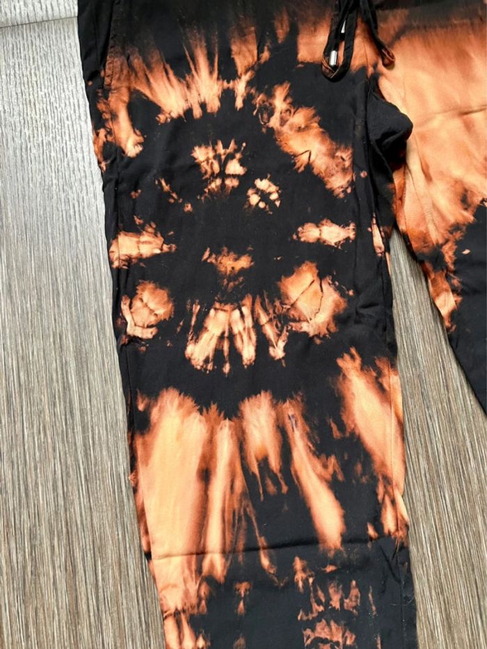 Upcycling - pantalon maternité léger psychédélique tie and dye - photo numéro 2
