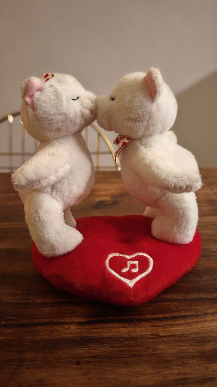 Peluche 2 ours blancs bisous sur cœur Gipsy 15cm