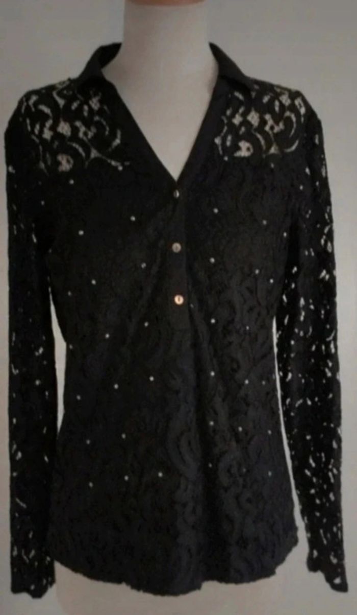 Magnifique blouse noire asymétrique en dentelle et clous dorés Madison taille 38 - photo numéro 2