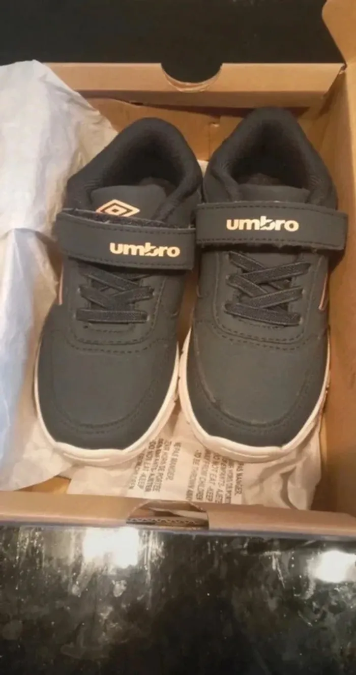 Basket Umbro pointure 25