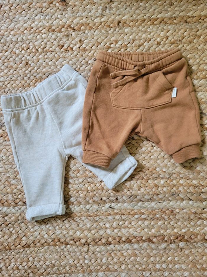 Lot 2 pantalons 1 mois
