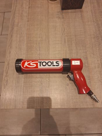 Pistolet à silicone 