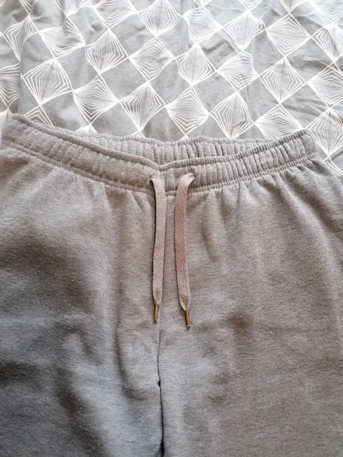 Jogging gris - photo numéro 2