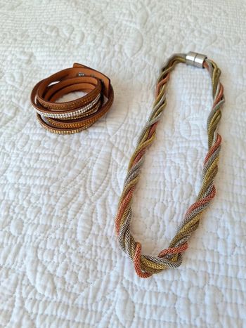 Lot ensemble bijoux collier bracelet argenté dorée rose marron strass