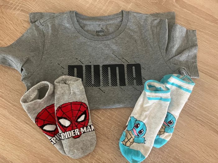 Lot tee-shirt et 2 paires de chaussettes Marvel