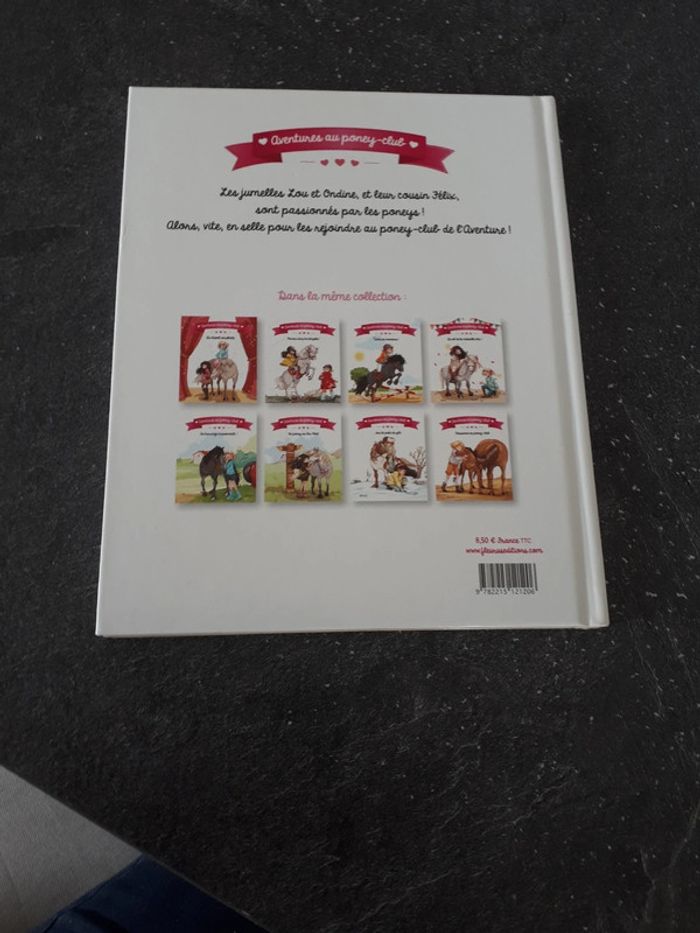 Livre état neuf aventures au poney-club, le vol de la médaille d'or - photo numéro 4