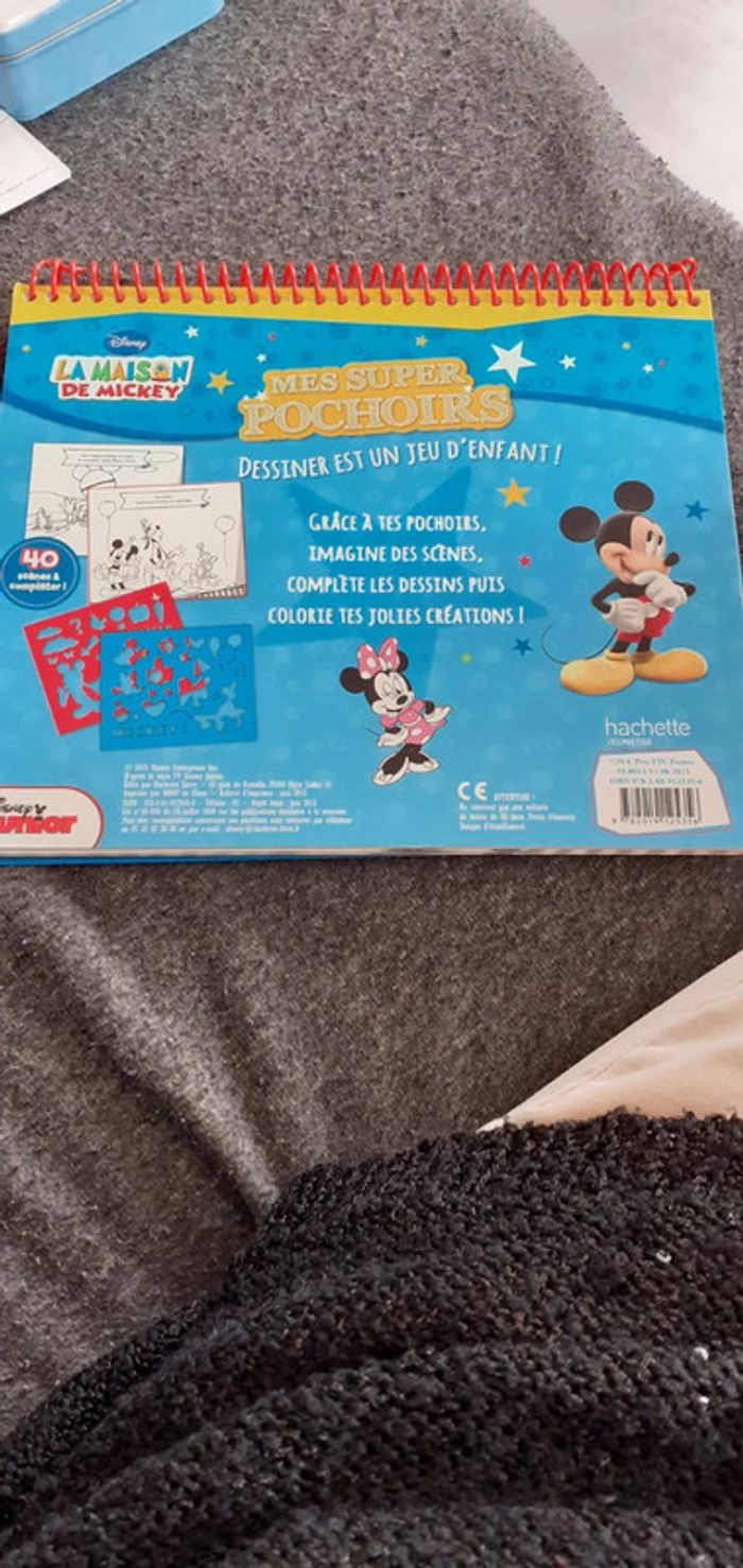 La maison de Mickey mes super pochoirs - photo numéro 4