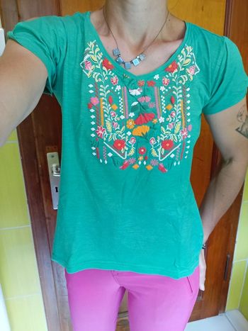 T-shirt femme vert épaules ouvertes