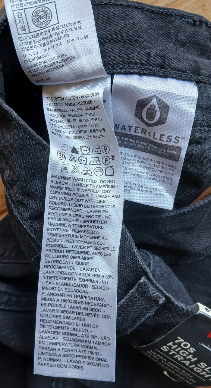 Jeans neuf Levis 70S high slim straight - photo numéro 7