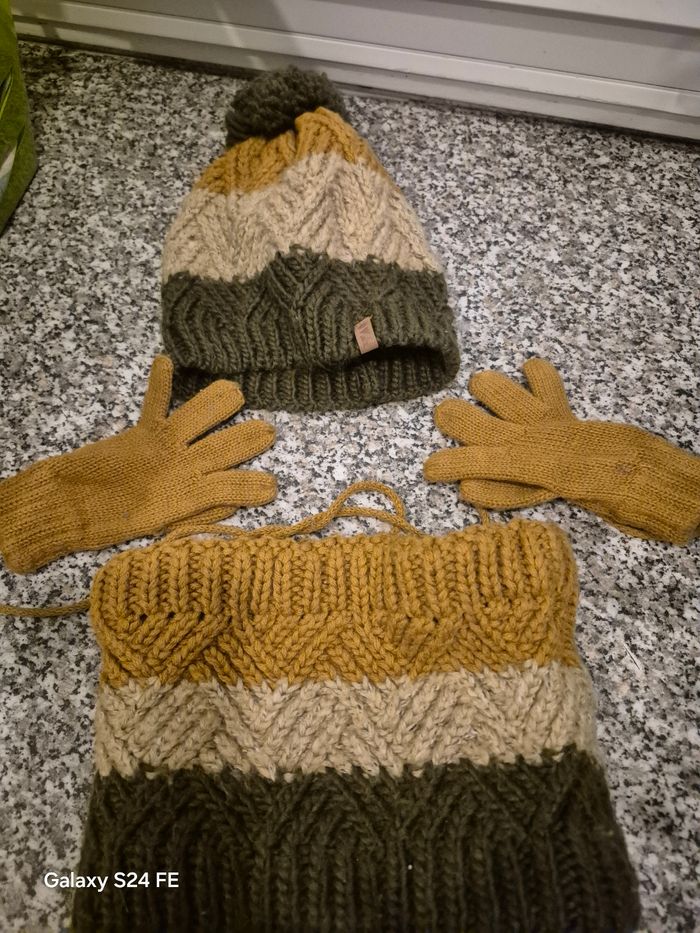 Ensemble tour du cou,bonnet et gants