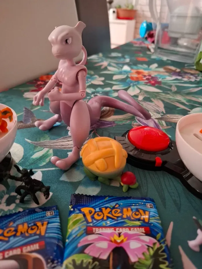 Magnifique lot de pokeball toupie avec figurine et cartes pokemon non officiel - photo numéro 5