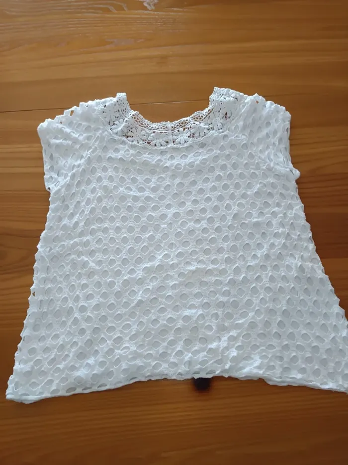 Haut blanc ajouré fabriqué en Italie – Taille 2 - photo numéro 4