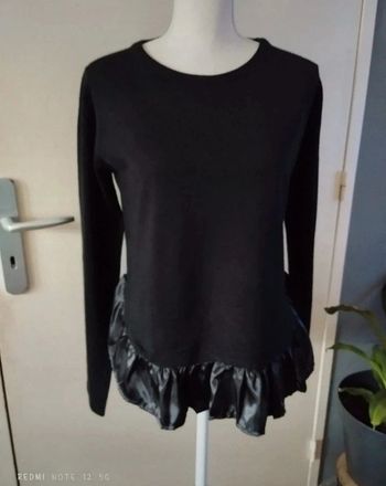 Magnifique pull fin valeur 138 $ taille M