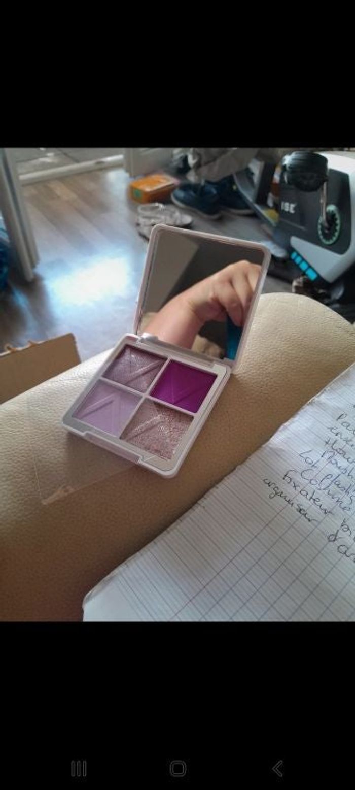 Fard à paupières 4 couleurs avec miroir