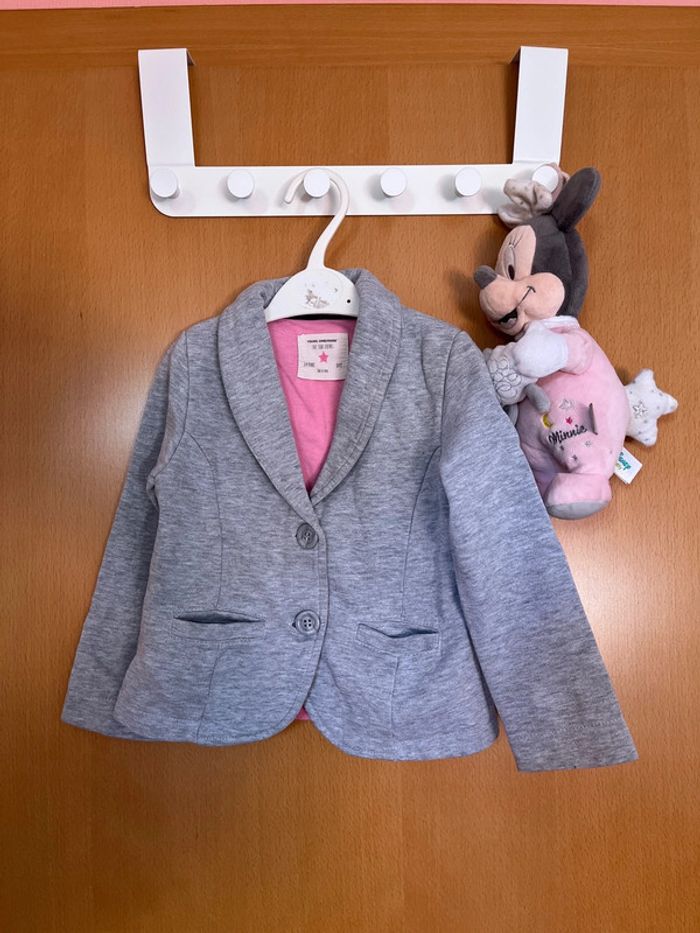 Veste d’intérieur couleur grise en taille 3 ans