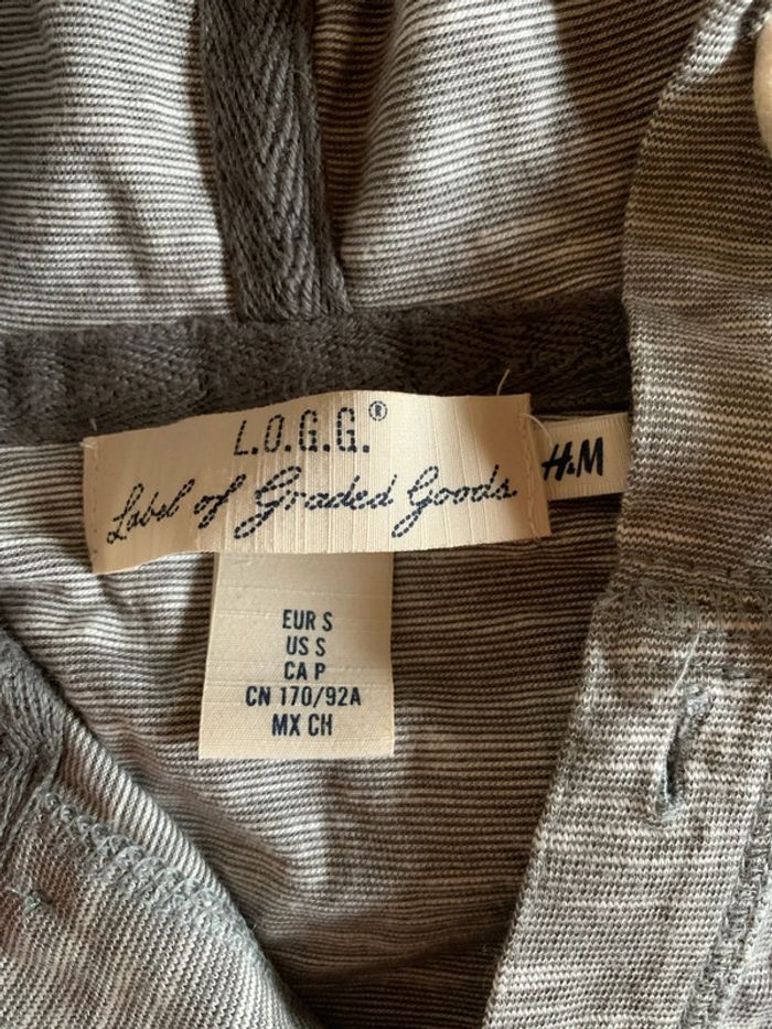 T shirt H&M gris à capuche - photo numéro 2