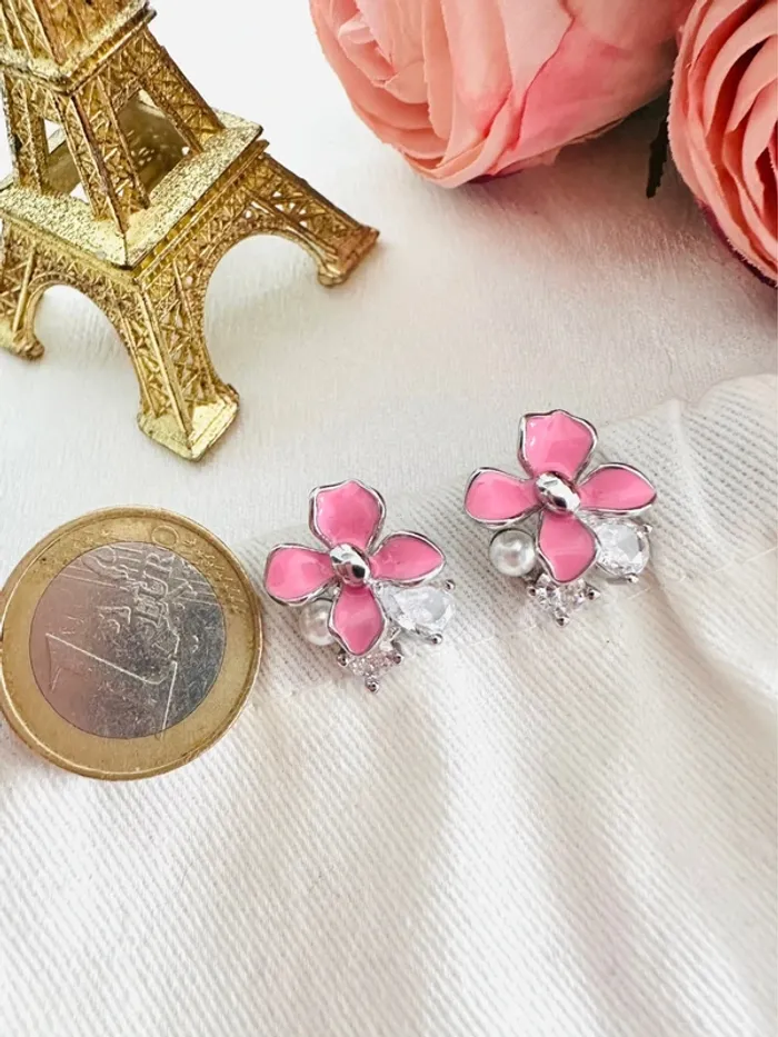 🌸Boucles d’oreilles faites main – fleur rose, petite perle & cristal - photo numéro 5