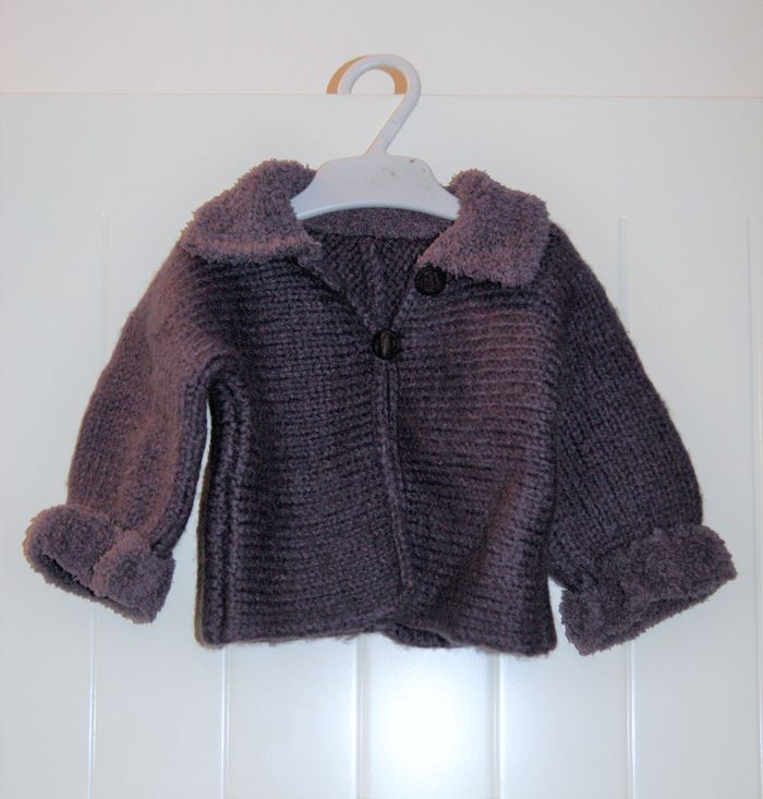 Gilet chaud fait main en laine – Bébé fille 6 mois – Violet - photo numéro 2