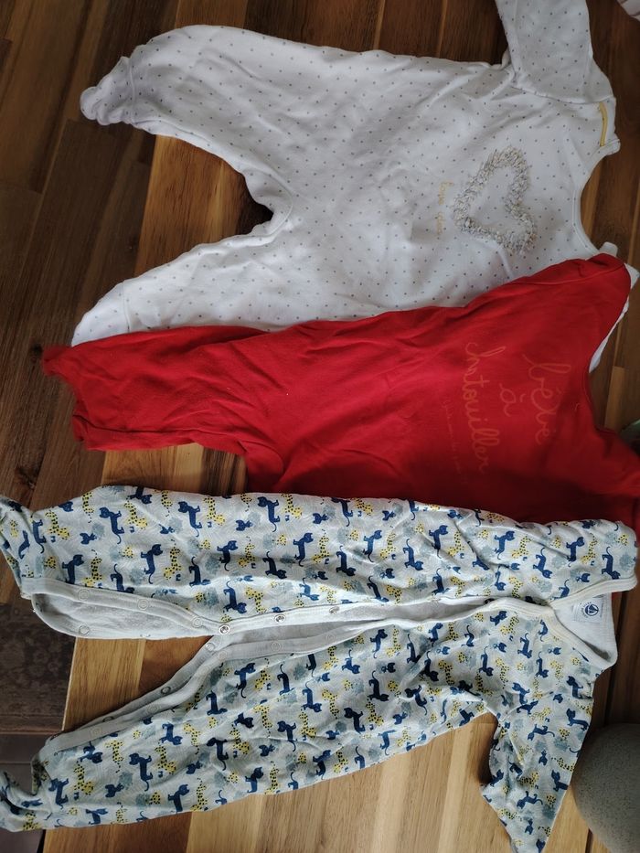 Lot pyjama/bodies - photo numéro 2