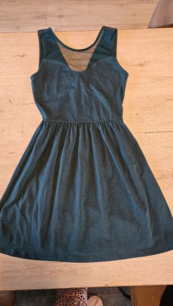 Jolie robe de fête courte, vert très foncé avec brillants, Only, taille M