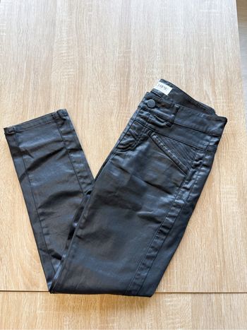 Pantalon slim  luisant brillant noir chipie taille 34 XS