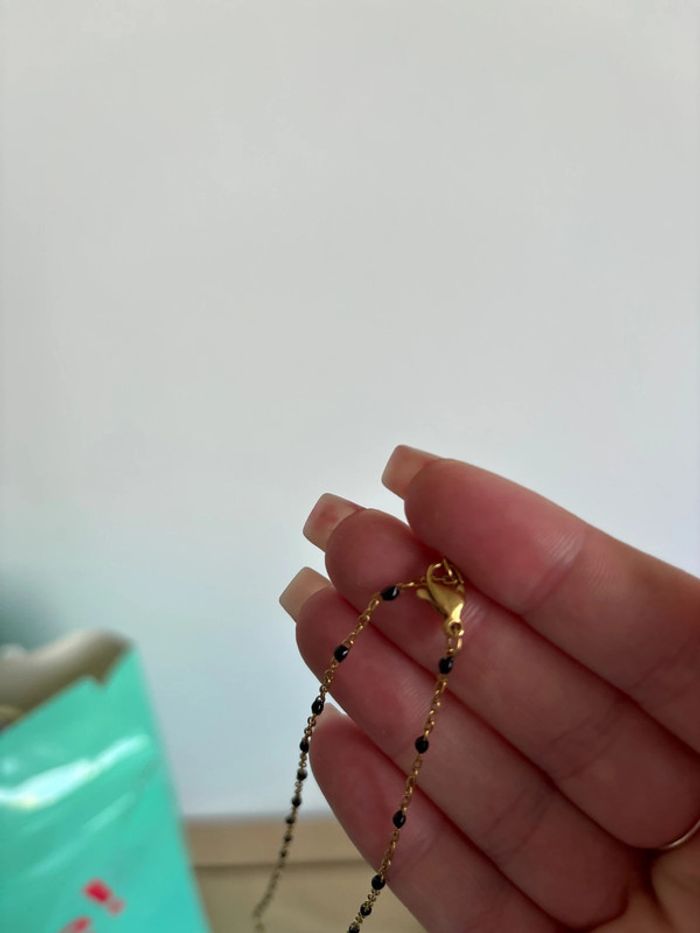 Collier doré et noir - photo numéro 2