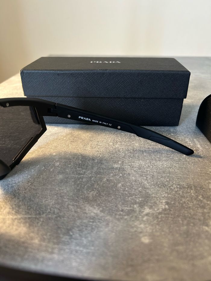 Prada Linea Rossa PS 04WS Noir/Rouge - photo numéro 6