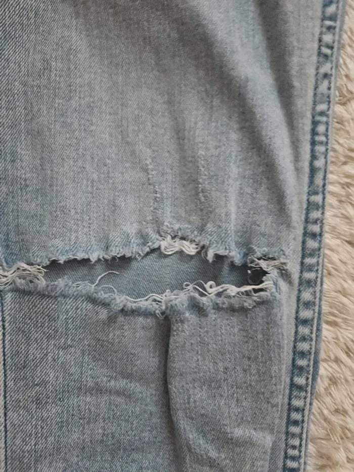 Jean skinny troué - photo numéro 4