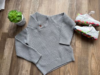 - Pull La Halle        - 8 ans - Très bon état 