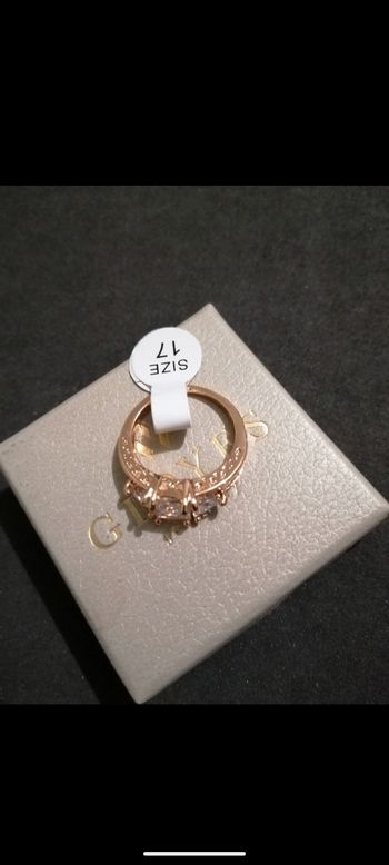 Magnifique bague Gioyes plaqué or 24 carats sertis de zirconiums. Taille 17 mm