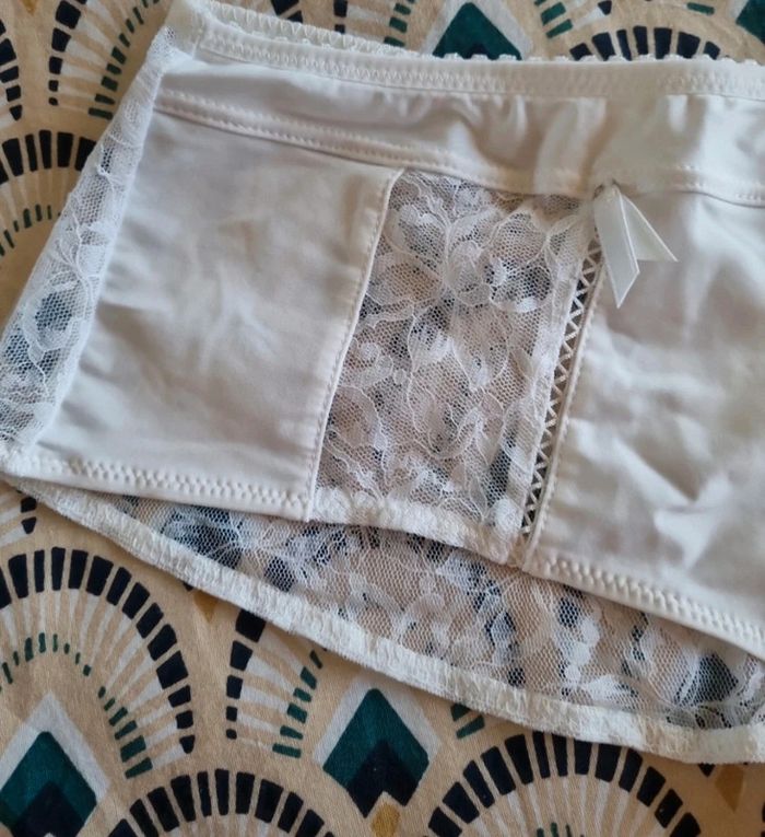 Shorty blanc avec dentelle - photo numéro 2