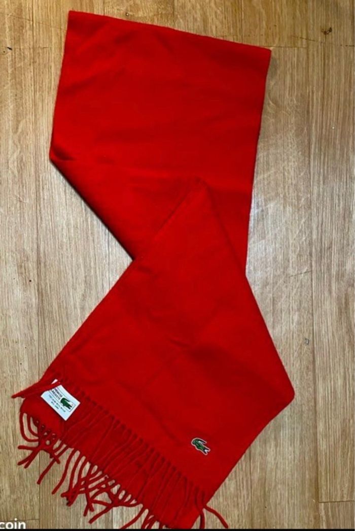 Echarpe Lacoste, la couleur rouge - photo numéro 2