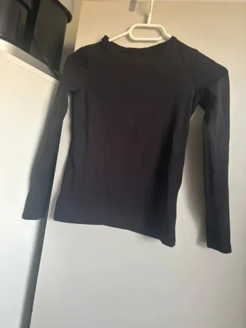 T-shirt manche longue noir taille 9-10
