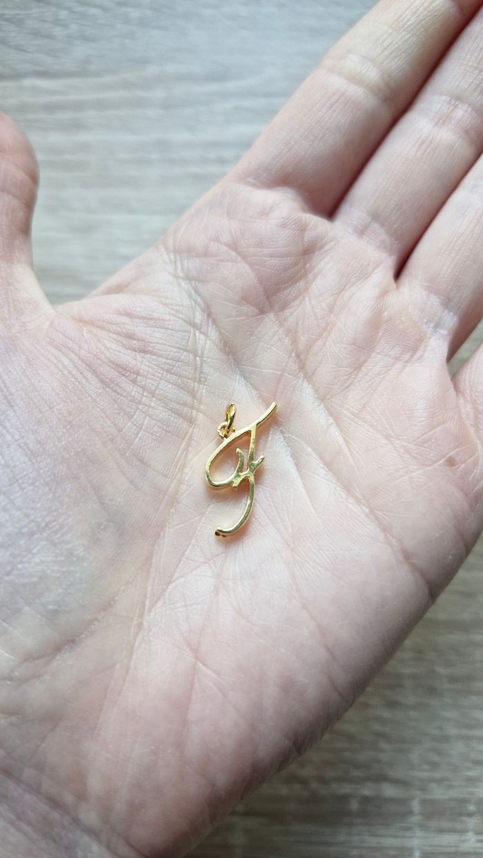 Pendentif fantaisie initial "F" en métal doré - photo numéro 3